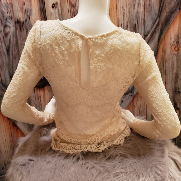 Cream Lace long sleeve blouse - Picture 3 of 5